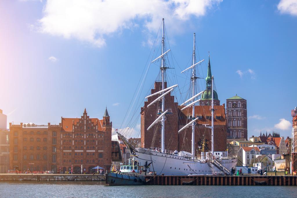 Altstadt Hotel Peiss Stralsund Exterior photo